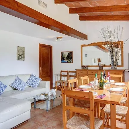Sleeps 6 Pool Air Con Wifi